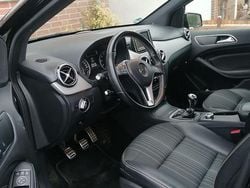 Schwarz Gebraucht 2014 Mercedes B200 Van / Kleinbus | 10.500 € (Guter Preis)