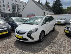 Schneeweiss/summitwhite/arctic Gebraucht 2015 Opel Zafira Tourer Business Innovation Van / Kleinbus | 13.990 € (Teuer)