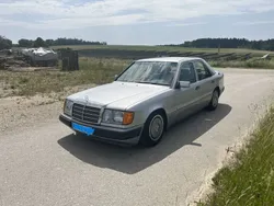 Silber Gebraucht 1991 Mercedes E200 Limousine | 3.750 €