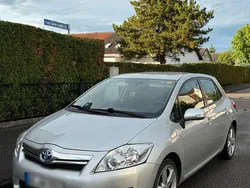 Silber Gebraucht 2010 Toyota Auris Hybrid Limousine | 6.900 € (Etwas zu teuer)