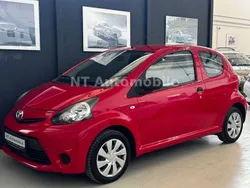 Rot Gebraucht 2012 Toyota Aygo Basis Kleinwagen | 5.999 € (Etwas zu teuer)