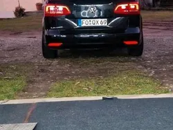 Schwarz Gebraucht 2015 VW Touran Edition Van / Kleinbus | 13.500 € (Superpreis)