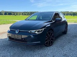 Grau Gebraucht 2021 VW Golf VIII Style Limousine | 22.900 € (Fairer Preis)