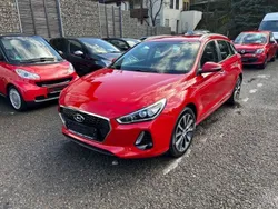 Rot Gebraucht 2017 Hyundai i30 Trend Kombi | 13.400 € (Fairer Preis)