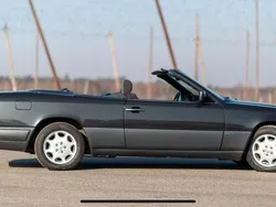 Schwarz Gebraucht 1993 Mercedes E220 Cabrio | 24.950 €