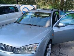 Grau Gebraucht 2005 Ford Mondeo Kombi | 3.500 € (Etwas zu teuer)