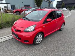Rot Gebraucht 2011 Toyota Aygo Kleinwagen | 2.999 € (Etwas zu teuer)