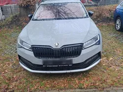 Grau Gebraucht 2022 Skoda Superb Kombi | 35.000 € (Etwas zu teuer)