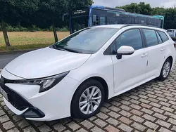 Weiß Gebraucht 2023 Toyota Corolla Hybrid Business Edition Limousine | 17.000 € (Fairer Preis)