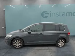 Grau Gebraucht 2024 VW Touran Pro Van / Kleinbus | 36.099 € (Fairer Preis)