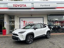 Weiß Gebraucht 2023 Toyota Yaris Cross SUV | 27.480 € (Etwas zu teuer)