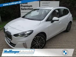 Weiß Gebraucht 2022 BMW 223 Active Tourer Luxury Line Van / Kleinbus | 29.980 €