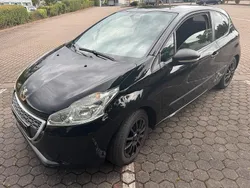 Schwarz Gebraucht 2014 Peugeot 208 Kleinwagen | 3.690 € (Guter Preis)