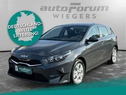 Grau Neu 2025 Kia Ceed Vision Limousine | 28.460 €