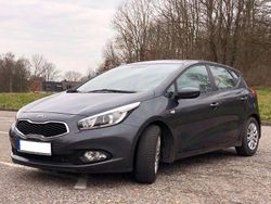 Grau Gebraucht 2014 Kia Ceed Kleinwagen | 6.500 € (Fairer Preis)