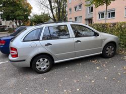 Grau Gebraucht 2005 Skoda Fabia Kombi | 2.100 €