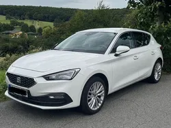 Weiß Gebraucht 2020 Seat Leon XCELLENCE Limousine | 22.000 €
