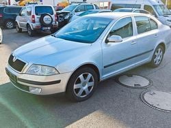 Silber Gebraucht 2004 Skoda Octavia Elegance Limousine | 999 € (Guter Preis)