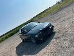 Schwarz Gebraucht 1992 BMW 320 Basis Limousine | 12.999 €