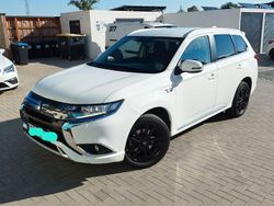 Weiß Gebraucht 2021 Mitsubishi Outlander P-HEV Basis SUV | 21.000 € (Fairer Preis)