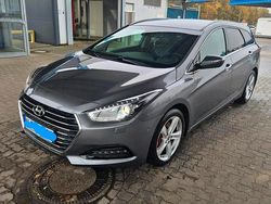 Grau Gebraucht 2016 Hyundai i40 Premium Kombi | 9.800 € (Guter Preis)