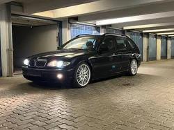 Schwarz Gebraucht 2002 BMW 330 Performance Kombi | 7.340 € (Teuer)