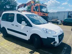 Weiß Gebraucht 2015 Peugeot Partner Tepee Van / Kleinbus | 9.401 € (Fairer Preis)
