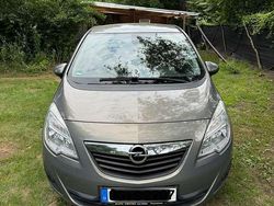 Beige Gebraucht 2011 Opel Meriva Design Edition Van / Kleinbus | 5.999 € (Fairer Preis)