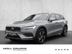 Grau Gebraucht 2023 Volvo V60 CC Plus Kombi | 34.980 € (Superpreis)