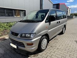 Grau Gebraucht 2000 Mitsubishi Space Gear Van / Kleinbus | 7.499 €