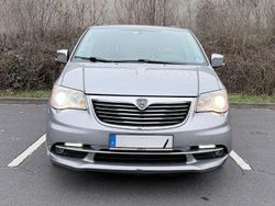 Silber Gebraucht 2014 Lancia Voyager Platinum Van / Kleinbus | 11.900 € (Fairer Preis)