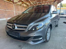 Grau Gebraucht 2016 Mercedes B250e Van / Kleinbus | 11.499 €