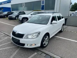 Weiß Gebraucht 2010 Skoda Octavia Kombi | 2.950 € (Guter Preis)