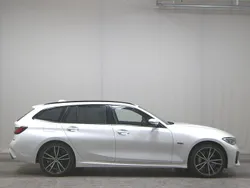Weiss Gebraucht 2021 BMW 330e M Sport Kombi | 25.480 € (Guter Preis)