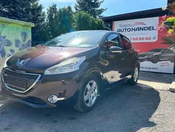 Metallic mit schutzlack Gebraucht 2013 Peugeot 208 Active Kleinwagen | 4.999 € (Teuer)