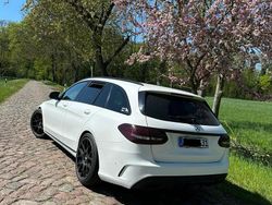 Weiß Gebraucht 2016 Mercedes C220 AMG line Kombi | 18.490 € (Teuer)