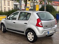 Silber Gebraucht 2009 Dacia Sandero Limousine | 2.350 €