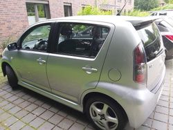 Silber Gebraucht 2006 Daihatsu Sirion Kleinwagen | 1.750 €