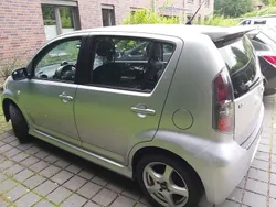 Silber Gebraucht 2006 Daihatsu Sirion Kleinwagen | 2.200 €