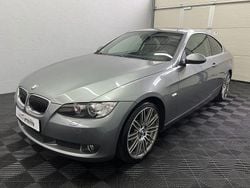 Grau Gebraucht 2009 BMW 330 Comfort Edition Coupé | 16.970 € (Fairer Preis)