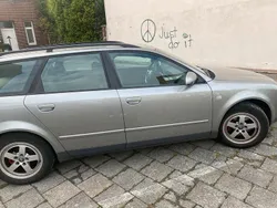 Silber Gebraucht 2004 Audi A4 Kombi | 2.500 € (Fairer Preis)
