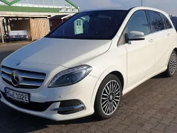 Weiß Gebraucht 2016 Mercedes B Electric Drive Style Van / Kleinbus | 11.990 €