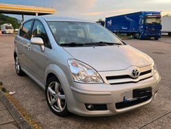 Silber Gebraucht 2006 Toyota Corolla Verso Van / Kleinbus | 3.100 € (Etwas zu teuer)