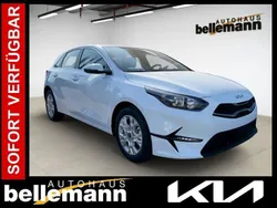 Weiß Neu 2025 Kia Ceed Limousine | 24.580 € (Fairer Preis)