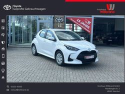 Weiss Gebraucht 2024 Toyota Yaris Hybrid Business Edition Kleinwagen | 23.500 € (Fairer Preis)