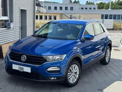Blau Gebraucht 2017 VW T-Roc Basis SUV | 13.490 € (Etwas zu teuer)