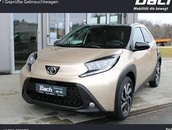 Ginger beige / schwarz Gebraucht 2025 Toyota Aygo Kleinwagen | 18.480 € (Teuer)