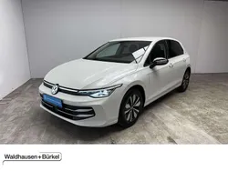Weiß Gebraucht 2024 VW Golf VIII Goal Limousine | 32.200 € (Superpreis)