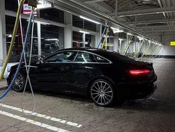 Schwarz Gebraucht 2019 Mercedes E220 AMG line Coupé | 32.500 € (Etwas zu teuer)