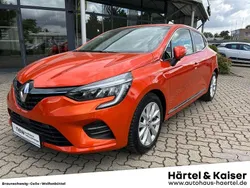 Valenciaorange metallic (orange) Gebraucht 2022 Renault Clio V Intens Limousine | 14.990 € (Fairer Preis)